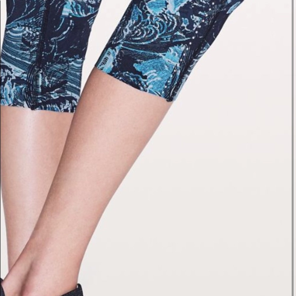NWT LULULEMON ETERNAL WAVE FAST AND FREE CROP BLUE - Picture 3 of 5